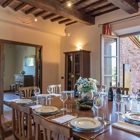 Il Fitto 10, Emma Кортона