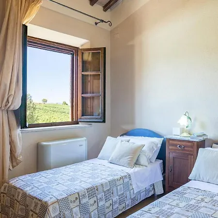 Il Fitto 10, Emma Кортона